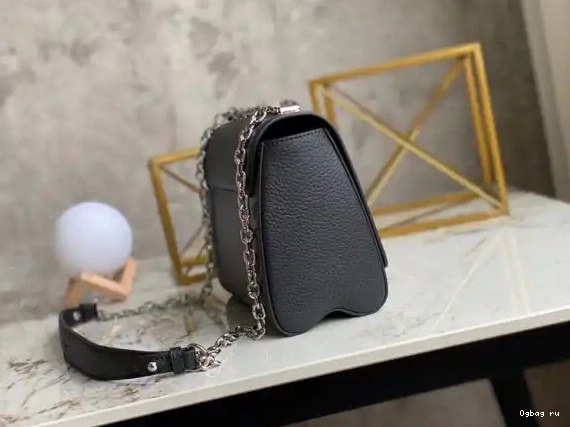 VUITTON LOUIS MM TWIST 0510